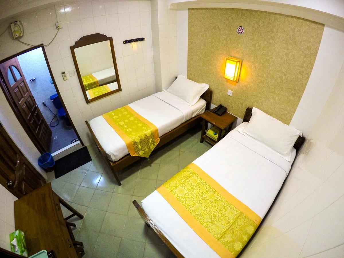 May Shan Hotel Yangon Bagian luar foto